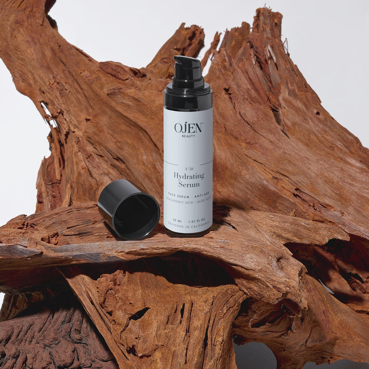 Ojen® N°38 Hydrating Serum (Black) — in situ
