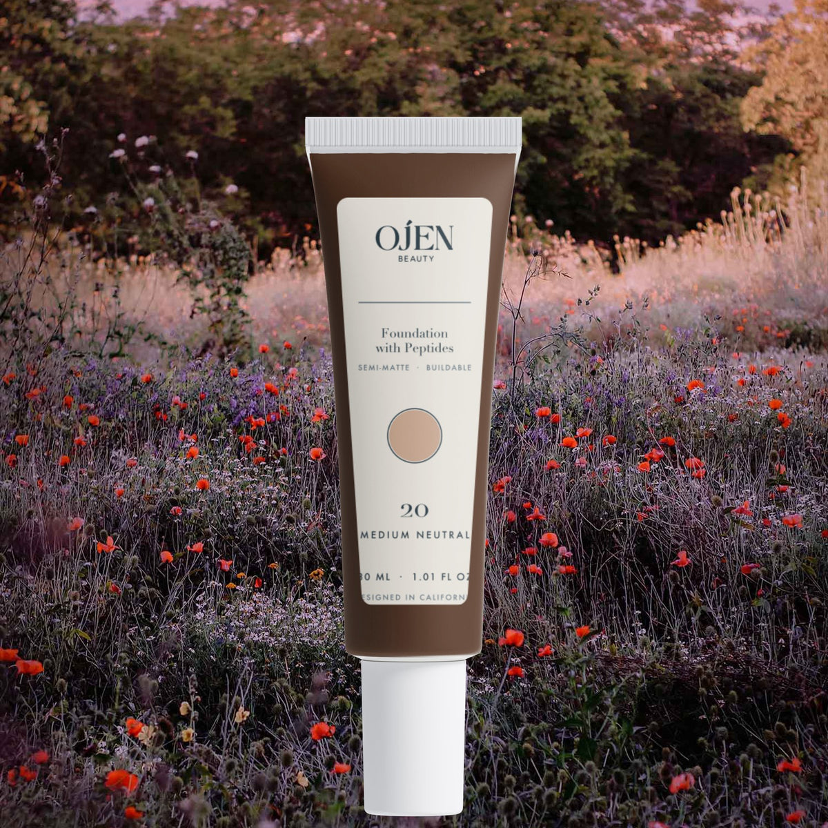 Ojen® N°92 Foundation with Peptides, 20 Medium Neutral — lifestyle
